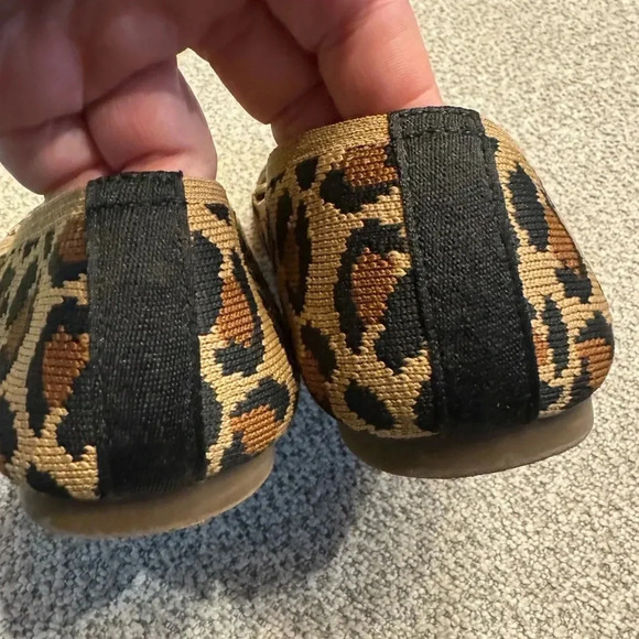 Me Too Bree Animal Print‎ Flats Brea Sustainable Textile Sz 8M Leopard Cheetah - Picture 2 of 6